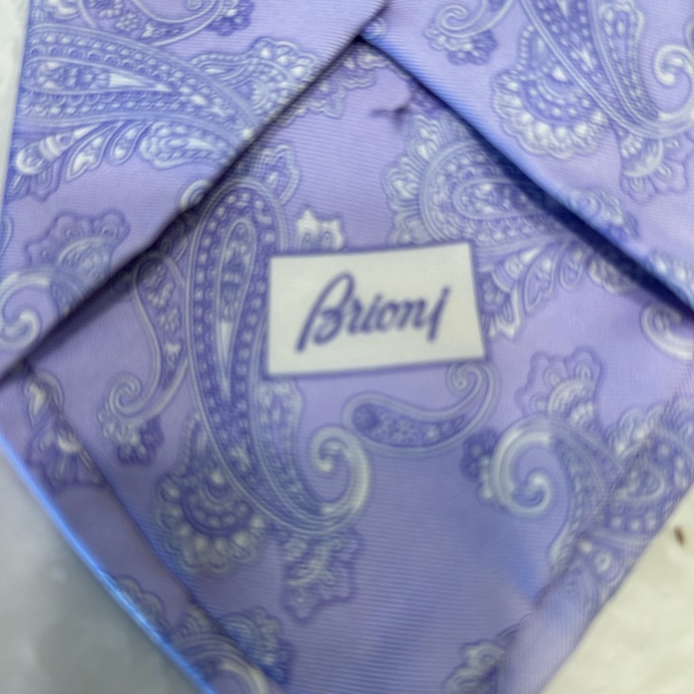 Brioni Elegant Paisley Men's Tie - Lavender Purple Silk, Made in Italy - Picture 2 of 12